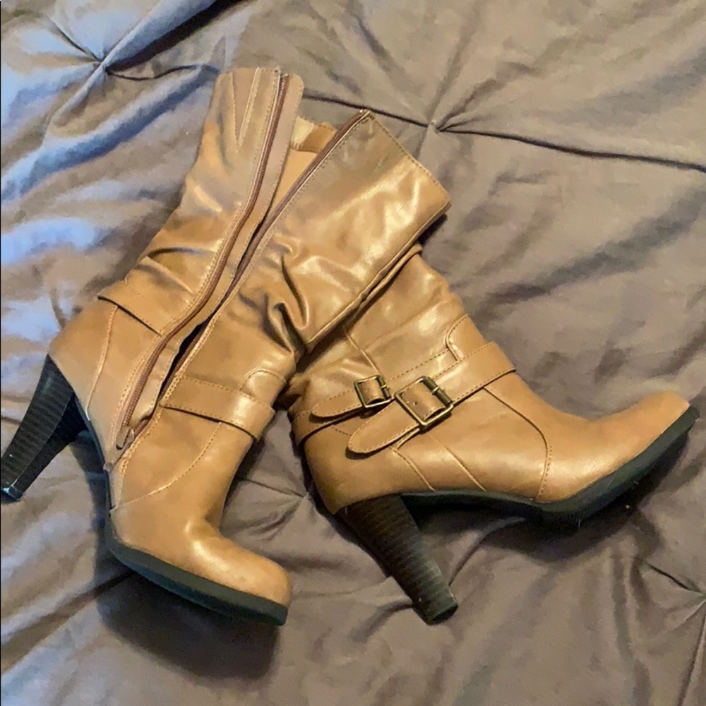 Size 7 mid calf boots💥